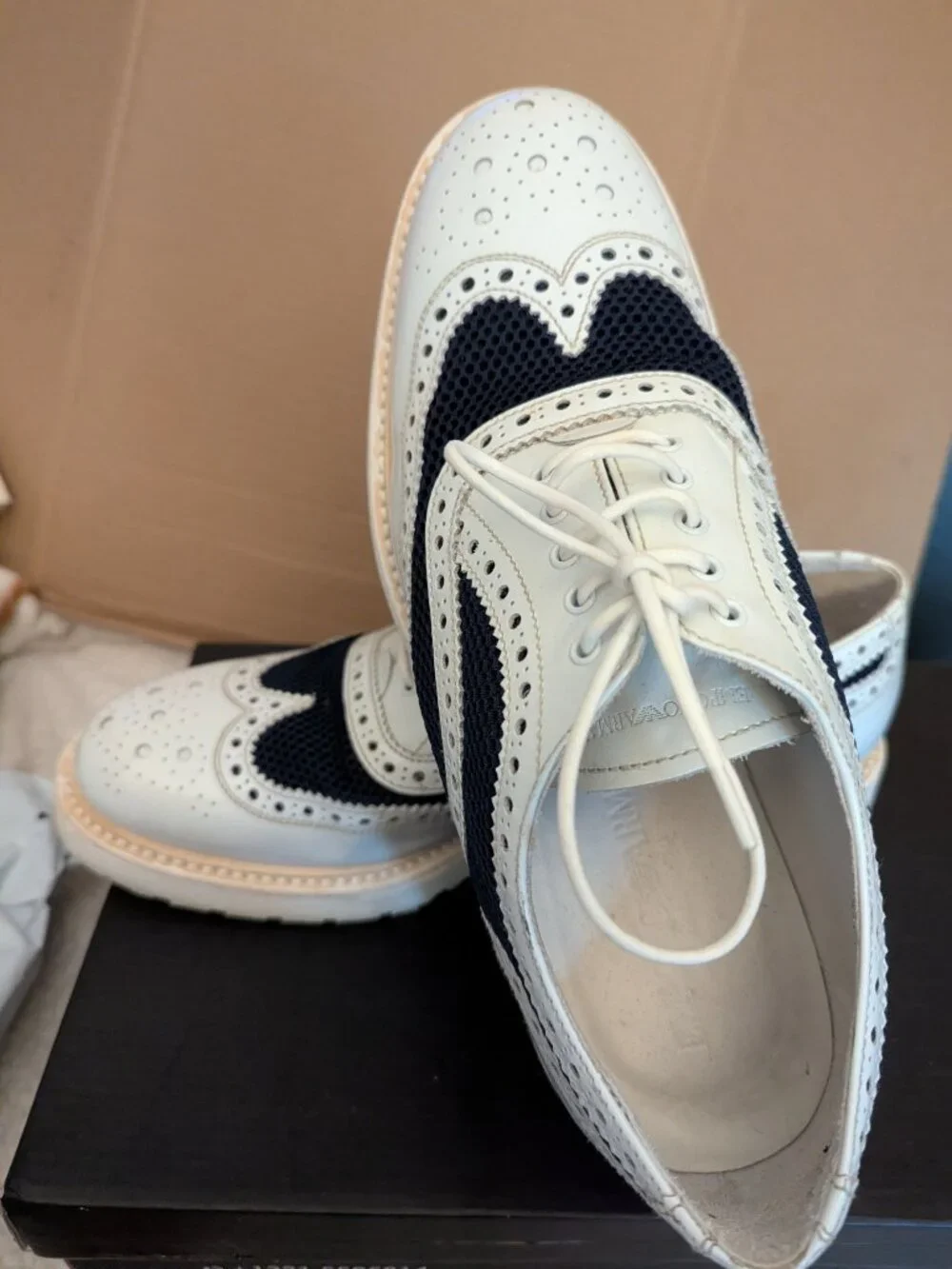 EMPORIO ARMANI Men's White & Blue Oxfords Size 9